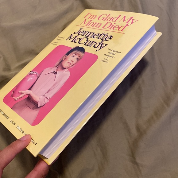 I’m Glad My Mom Died by Jeannette McCurdy - Picture 3 of 5